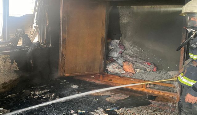 Antalya'da ev yangını