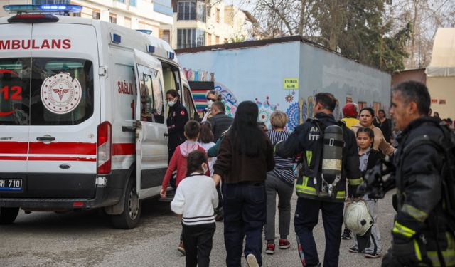 Antalya'da İlkokulda yangın çıktı