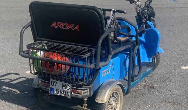 Gazipaşa'da devrilen elektrikli bisikletteki 2 kişi yaralandı