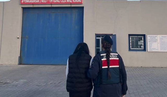 Jandarma operasyonlarında kaçak parfüm ve uyuşturucu ele geçirildi