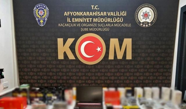 Kaçak telefon aksesuarları ele geçirildi