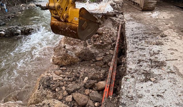 Kuvvetli yağış nedeniyle çöken yol onarıldı
