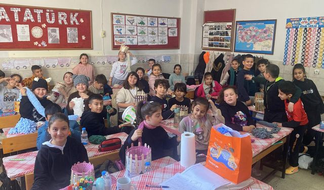 Öğrencilerden depremzede çocuklara hediye