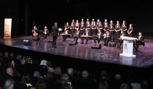 Antalya'da 'Bahar Bitti Güz Bitti' konseri büyük beğeni topladı