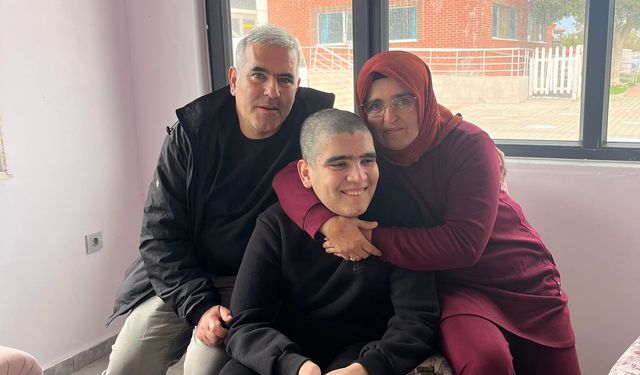 Bakanlığın devreye girdiği otizmli Muhammet, yeni merkezde ailesi ile buluştu