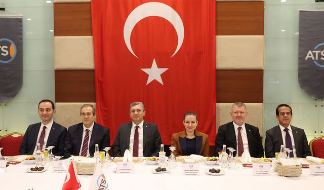 Başkan Vekili Özdemir iş dünyası ile iftarda bir araya geldi