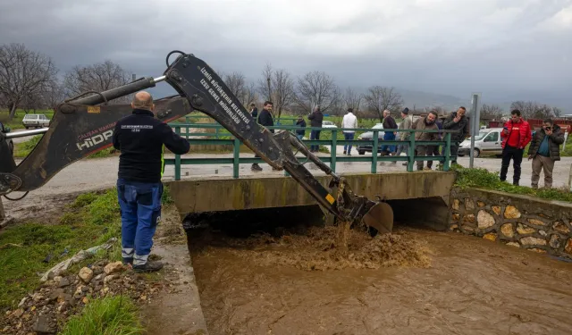 İzmir'de kuvvetli yağışlar sonrasında kırsalda yoğun müdahale