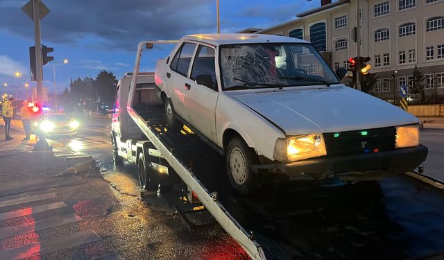 Otomobilin çarptığı yaya yaralandı