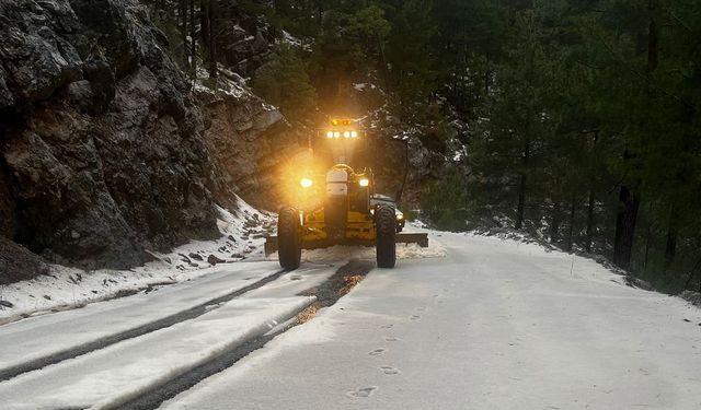 Alanya yollarında kış mesaisi sürüyor