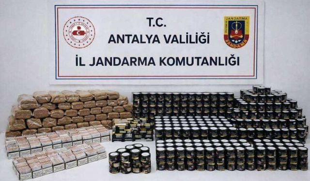 Alanya'da işletmeye operasyon: Yüzlerce kilogram tütün ele geçirildi