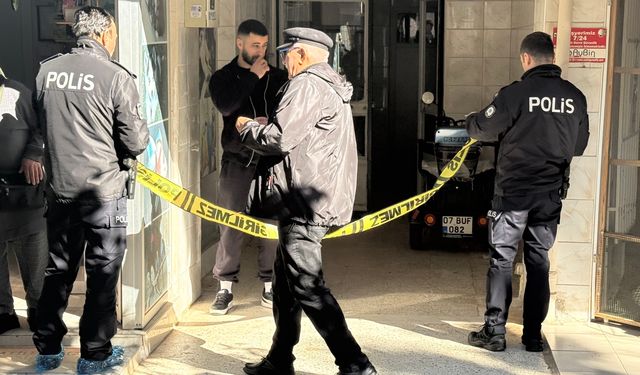 Yakınlarına mesaj attı, evinde bir kadınla ölü bulundu