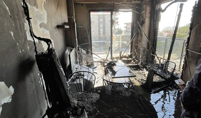 Alanya'da yangın: Oturma odası kullanılamaz hale geldi