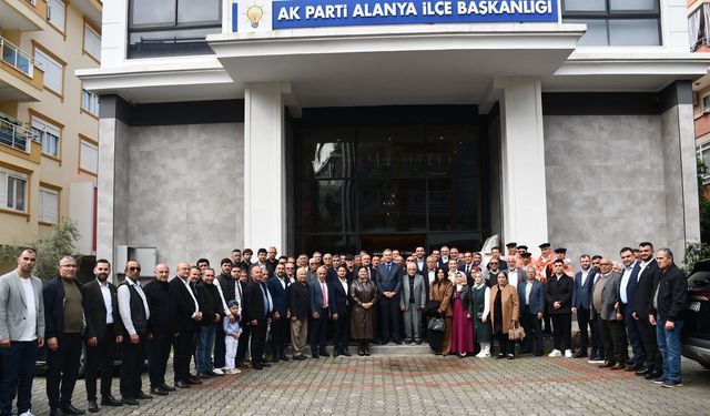 AK Parti Alanya’da bayram coşkusu yaşandı