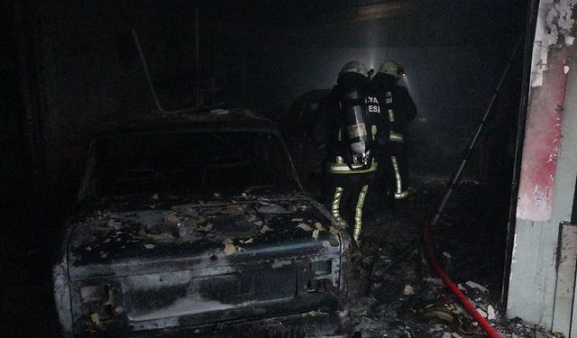 Antalya'da araç boyama atölyesindeki yangın, bitişikteki iş yerine sıçradı