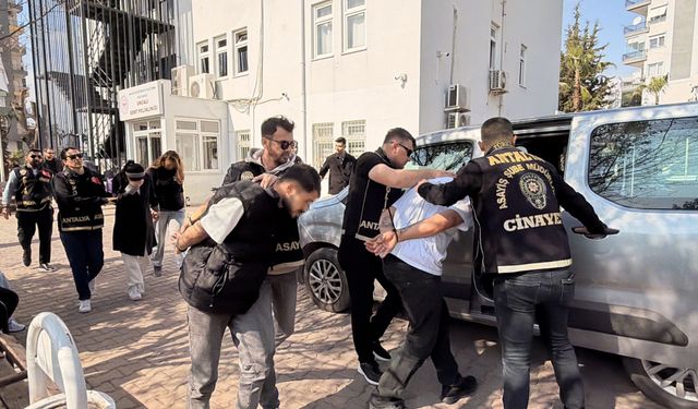 Antalya'daki silahlı saldırının şüphelileri, Mersin'de yakalandı