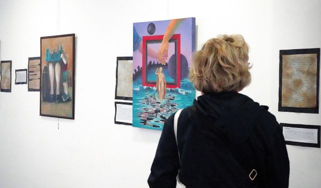 Antalya'da konukevinden gelen mektuplar tuvale yansıdı