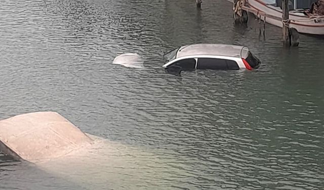 Antalya'da otomobiliyle dereye uçtu