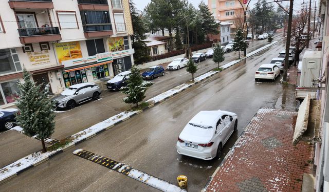 Bayramın ikinci günü karla uyandılar