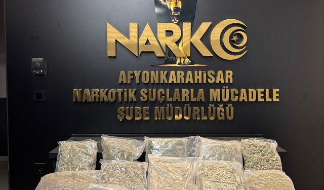 Durdurulan araçlardan uyuşturucu çıktı: 2 tutuklama