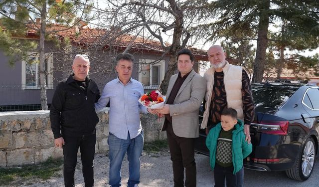 Futbolcunun saldırısıyla yaralanan antrenöre ziyaret