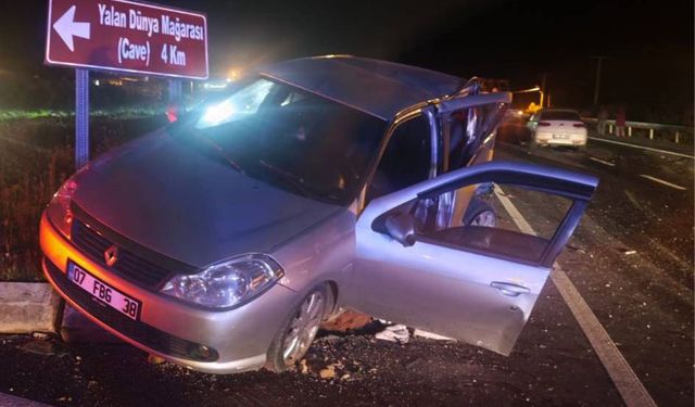 Gazipaşa'da iki otomobil çarpıştı: 6 yaralı