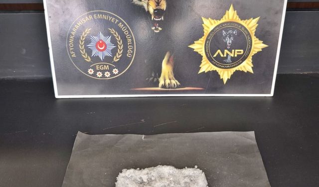 Otomobilde uyuşturucuyla yakalandılar