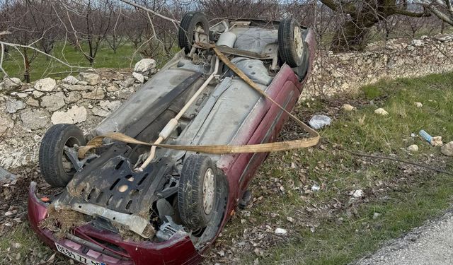 Otomobiliyle şarampole devrildi: 1 yaralı