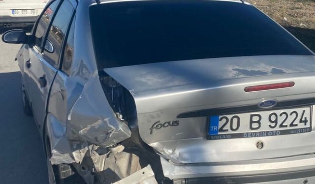 Otomobiller çarpıştı: 4 yaralı