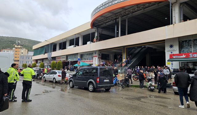 Pazar yerinde bıçaklı kavga: 2 yaralı