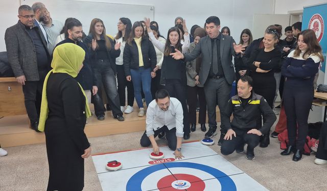Üniversitede floor curling tanıtımı