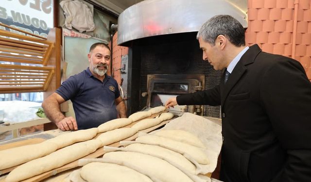 Vali Aktaş, esnafla bayramlaştı