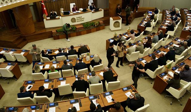 Böcek'in kurduğu esnaf dairesi için kapatma teklifi