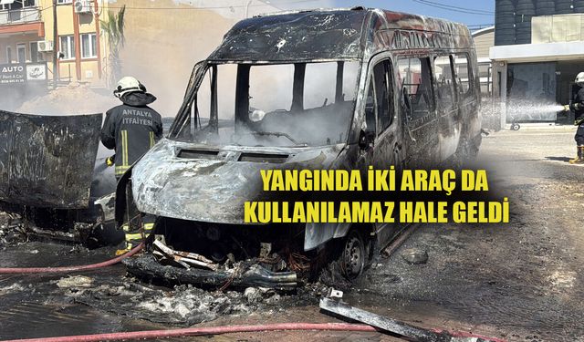 Antalya'da  park halindeki otomobil ve midibüs alev alev yandı