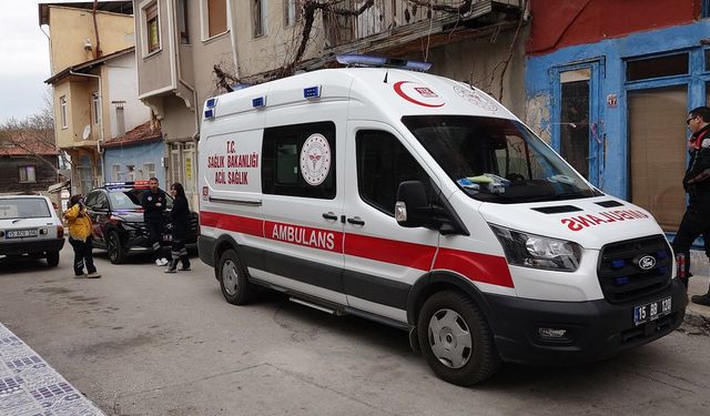 Evinin kapısını açık unutunca komşuları endişelendi