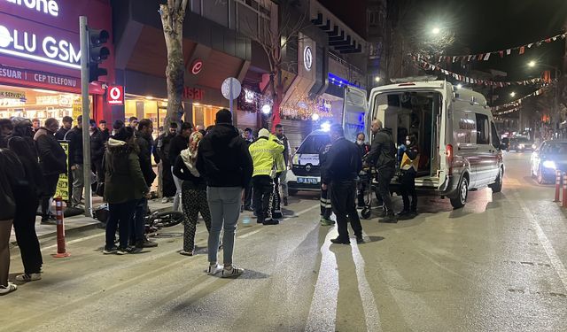 Otomobile arkadan çarpan motosikletli yaralandı