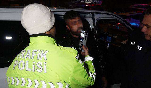 Antalya'da polisin 'dur' ihtarına uymadı: Kaçan sürücüye 200 bin TL ceza