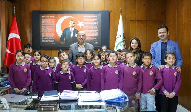 Alanya Yeşilöz İlkokulu Öğrencileri'ne yerel yönetim anlatıldı