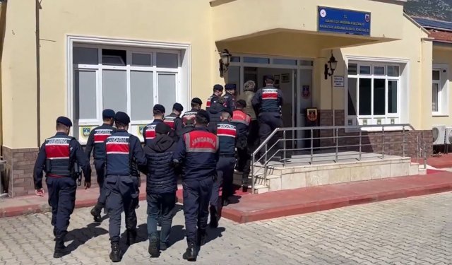 Antalya ve Alanya'da operasyon: 425 bin sentetik hap ele geçirildi, 5 tutuklu