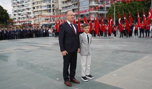 23 Nisan kutlamaları Antalya'da çelenk töreniyle başladı