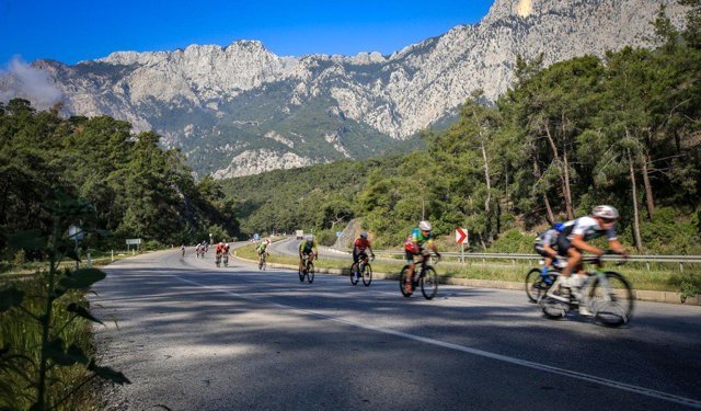 Antalya Airport'tan AKRA Gran Fondo'ya destek