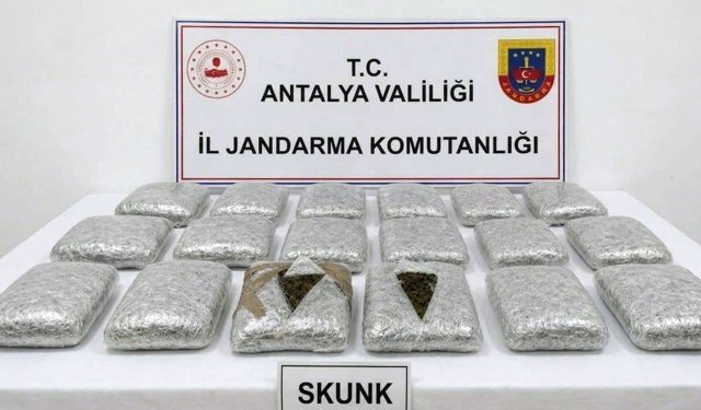 Antalya'da araçta 30 kilogram uyuşturucu