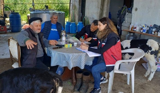 Antalya'da yetiştiriciler buzağı ölümlerine karşı bilgilendirildi
