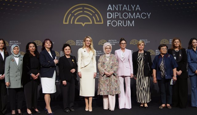 Emine Erdoğan'dan Filistinli çocukların eğitimi için çağrı