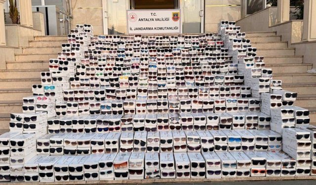 Alanya'da kaçak gözlük operasyonu