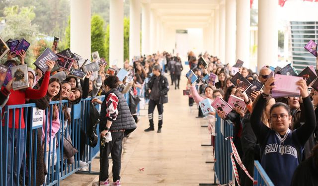 Kepez Kitap Fuarı, kitapseverle dolup taştı