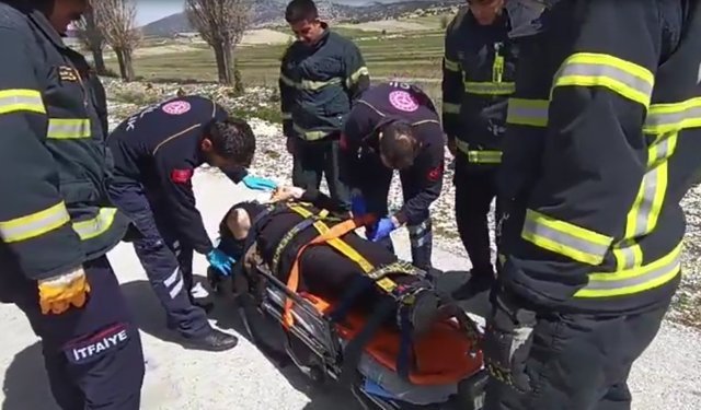 Otomobil şarampole devrildi: 2 yaralı