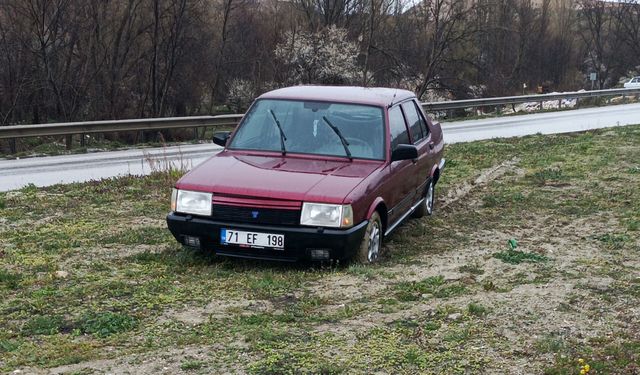 Refüje çıkan otomobilin sürücüsü yaralandı