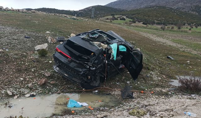 Takla atan otomobildeki 3 kişi yaralandı