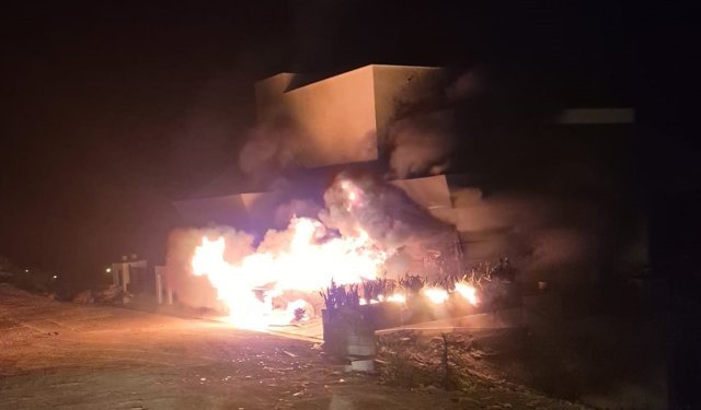 Yangında ev ve otomobil zarar gördü