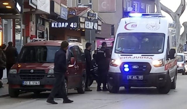 Yaya geçidinde motosiklet çarptı: 1 yaralı